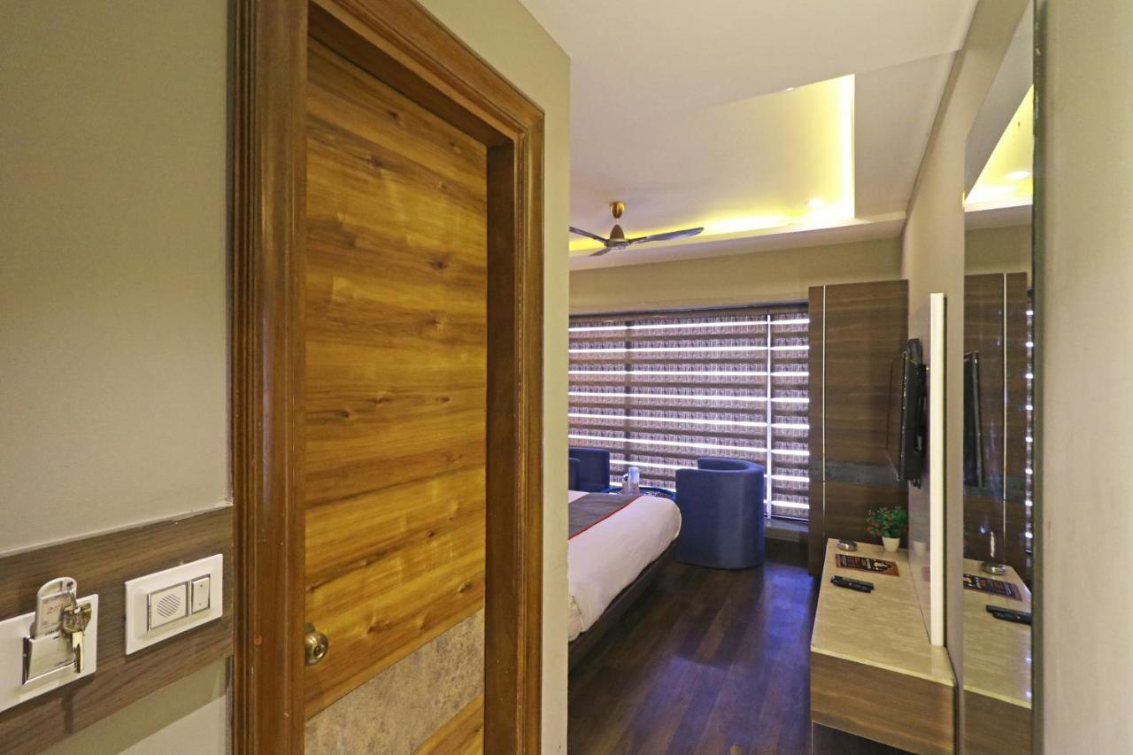 The Ivy Grand Hotel In City Centre With Free Secured Parking Нью-Дели Экстерьер фото