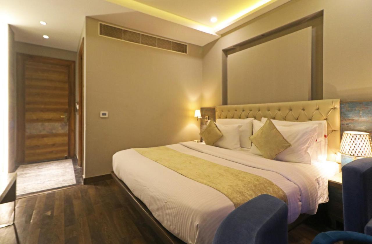 The Ivy Grand Hotel In City Centre With Free Secured Parking Нью-Дели Экстерьер фото