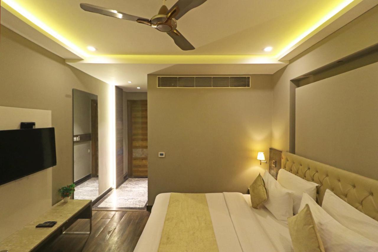 The Ivy Grand Hotel In City Centre With Free Secured Parking Нью-Дели Экстерьер фото