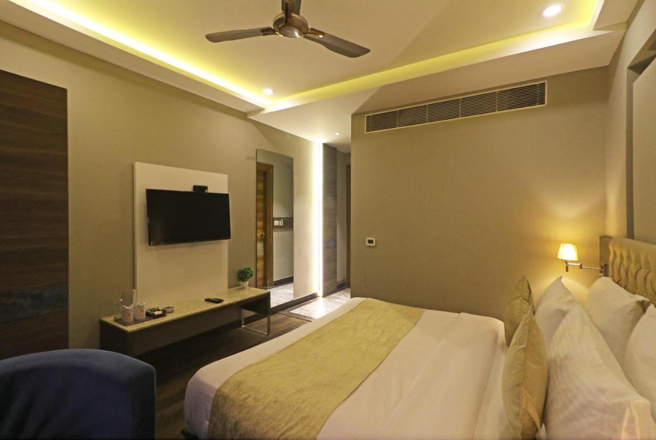 The Ivy Grand Hotel In City Centre With Free Secured Parking Нью-Дели Экстерьер фото