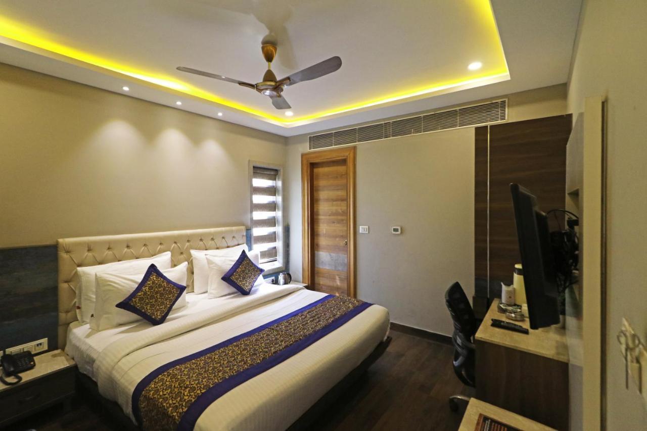 The Ivy Grand Hotel In City Centre With Free Secured Parking Нью-Дели Экстерьер фото