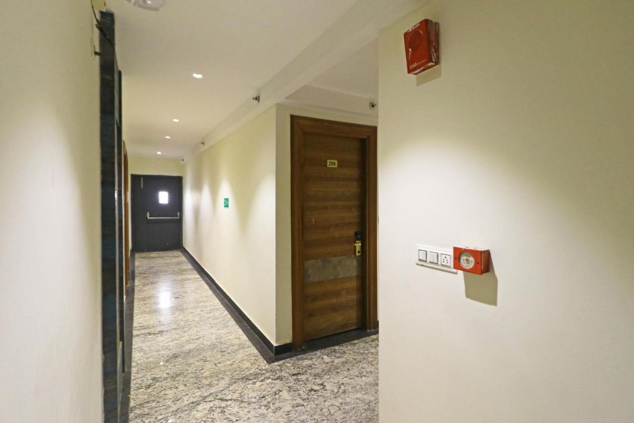 The Ivy Grand Hotel In City Centre With Free Secured Parking Нью-Дели Экстерьер фото