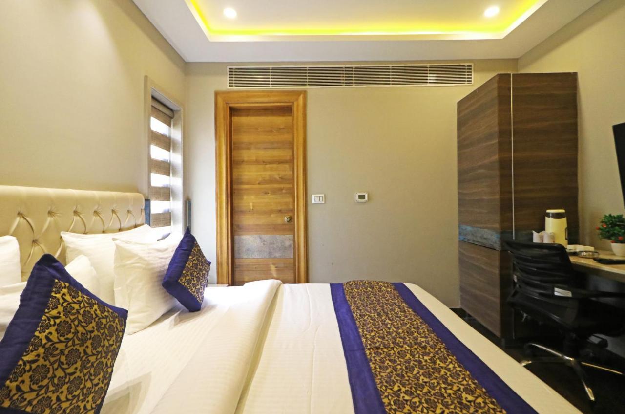 The Ivy Grand Hotel In City Centre With Free Secured Parking Нью-Дели Экстерьер фото