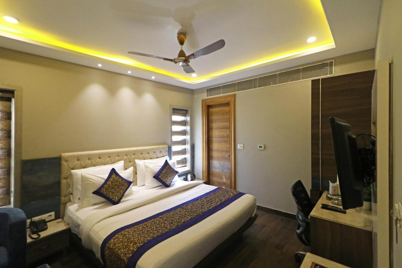 The Ivy Grand Hotel In City Centre With Free Secured Parking Нью-Дели Экстерьер фото