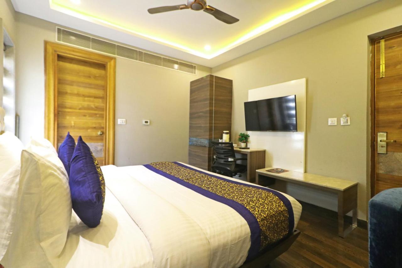The Ivy Grand Hotel In City Centre With Free Secured Parking Нью-Дели Экстерьер фото