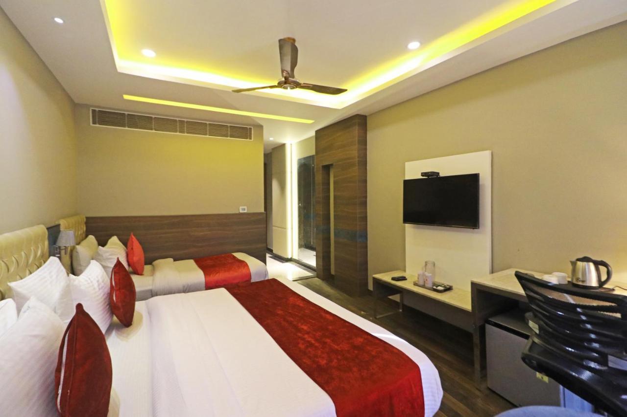 The Ivy Grand Hotel In City Centre With Free Secured Parking Нью-Дели Экстерьер фото