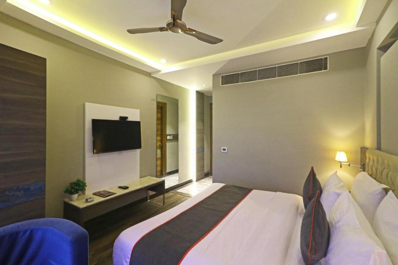 The Ivy Grand Hotel In City Centre With Free Secured Parking Нью-Дели Экстерьер фото