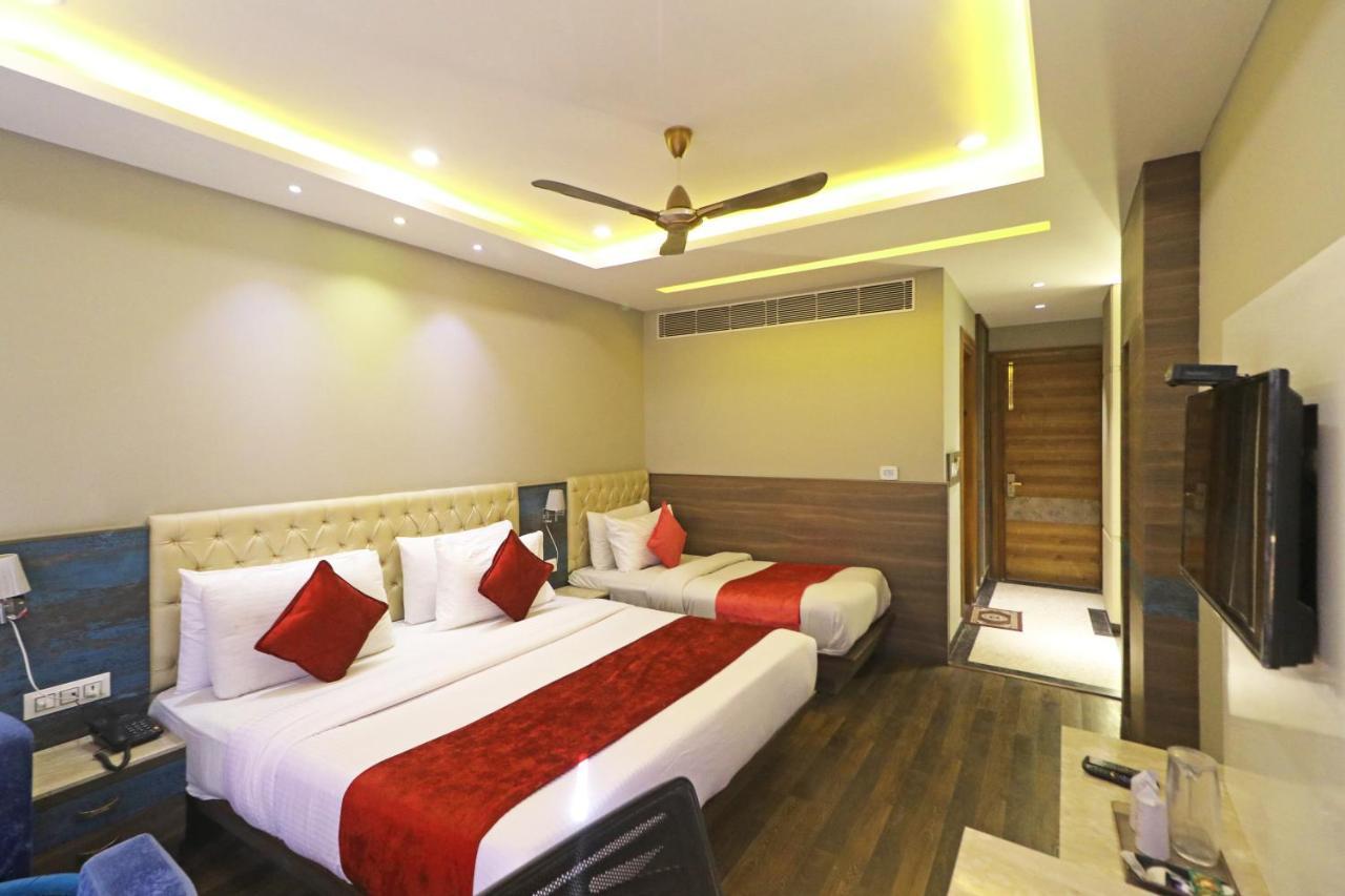 The Ivy Grand Hotel In City Centre With Free Secured Parking Нью-Дели Экстерьер фото