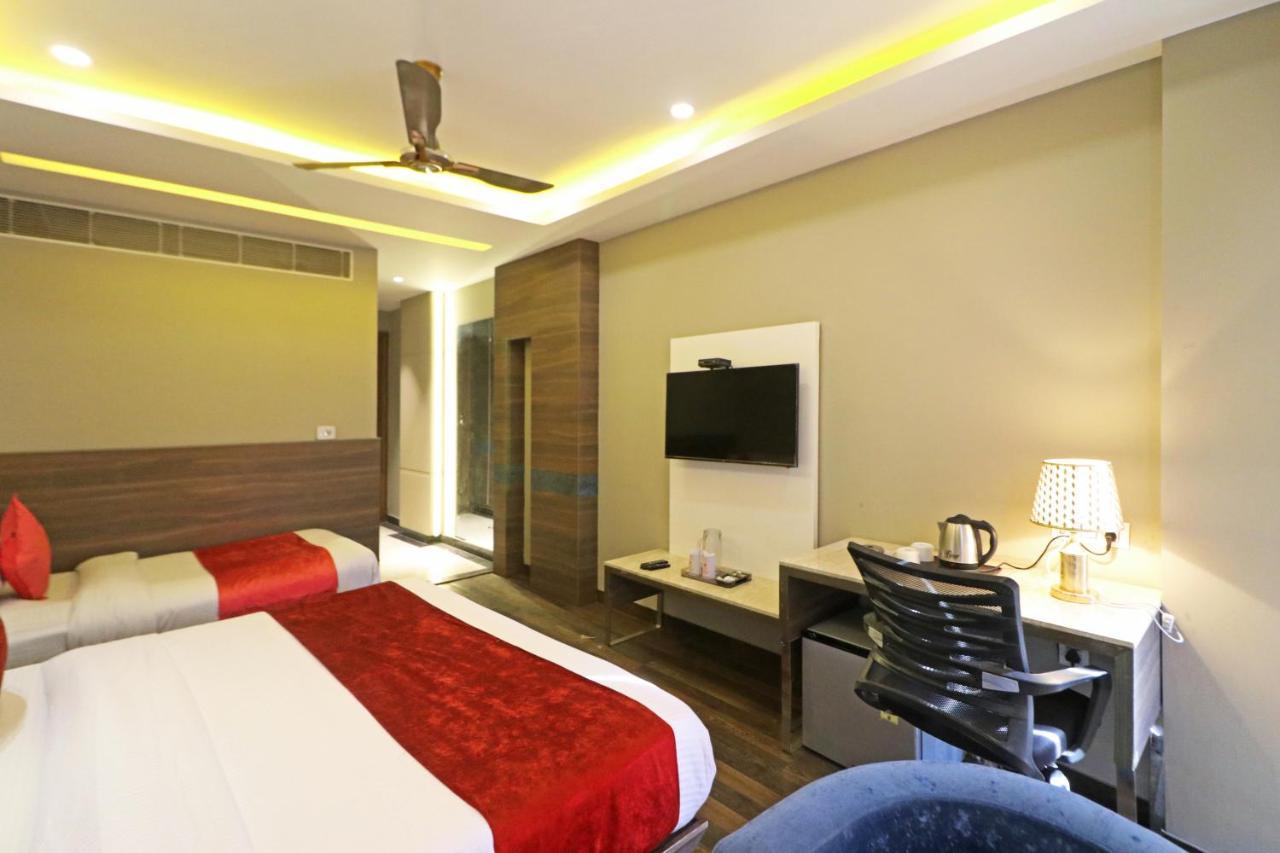 The Ivy Grand Hotel In City Centre With Free Secured Parking Нью-Дели Экстерьер фото